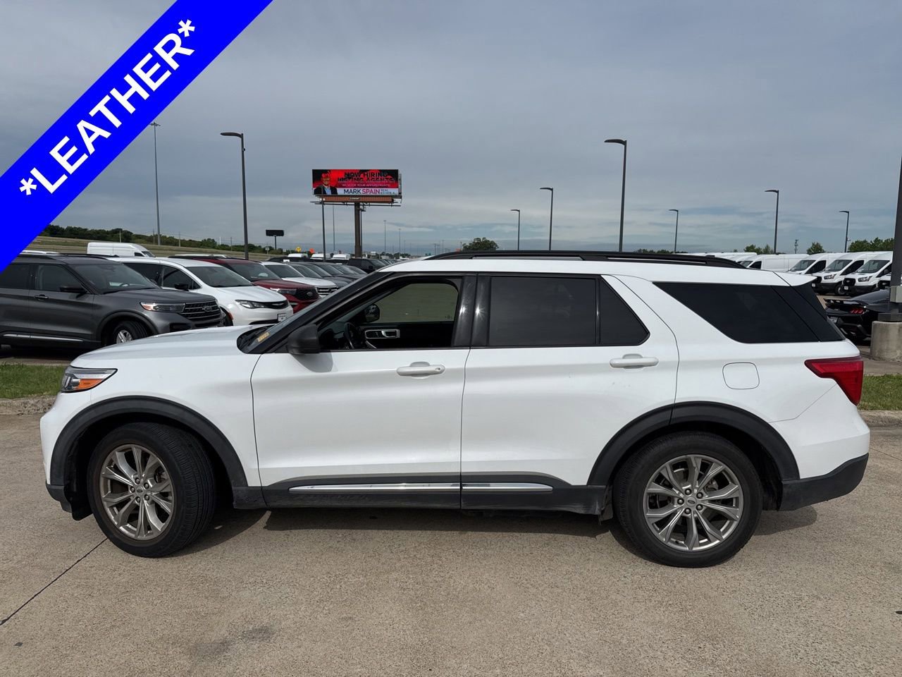 Used 2021 Ford Explorer XLT w/ Equipment Group 202A RWD image 3