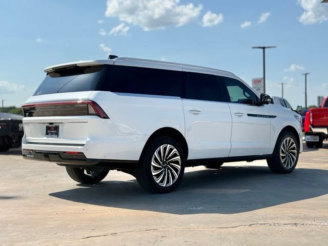 Used 2025 Lincoln Navigator L Black Label AWD/4WD image 2