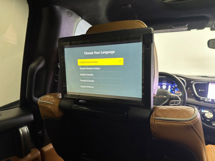 Used 2022 Chrysler Pacifica Pinnacle image 48