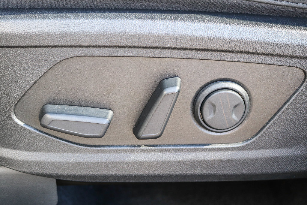 Certified 2025 Kia Sorento SX FWD image 22
