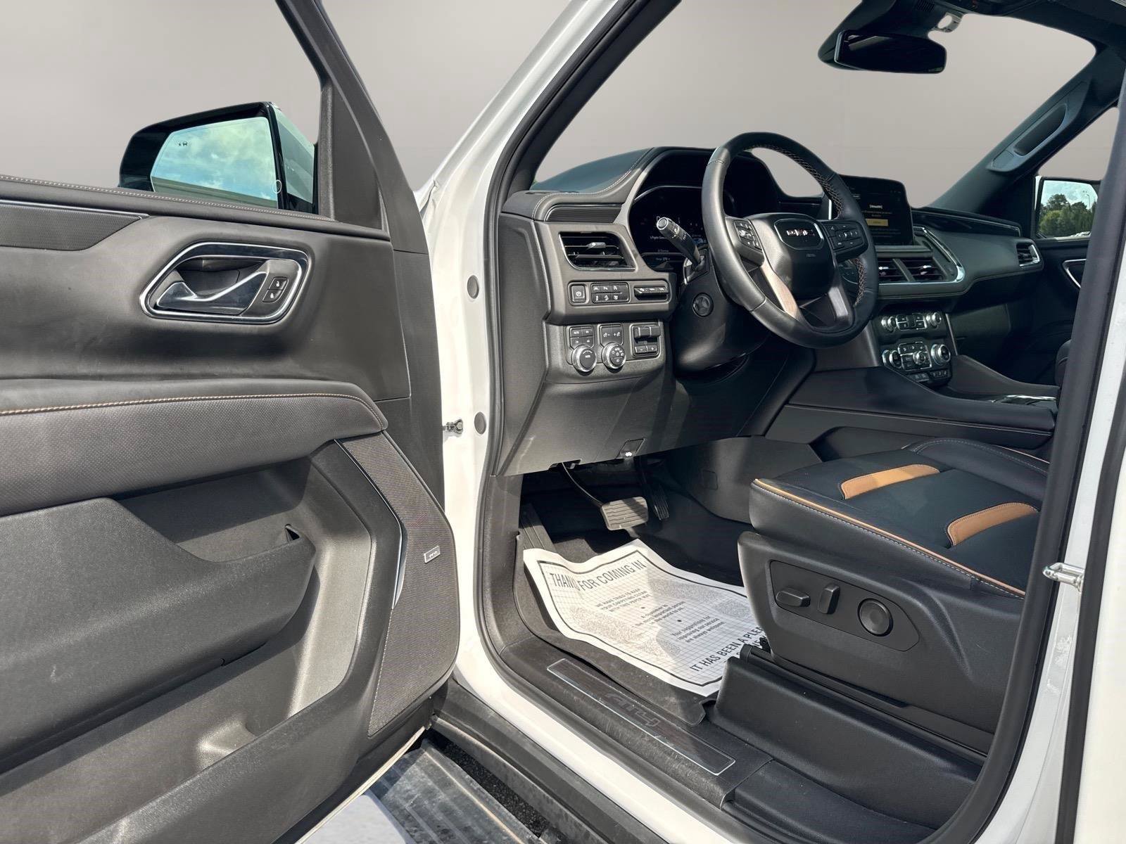 Used 2024 GMC Yukon AT4 w/ Technology Package AWD/4WD image 21