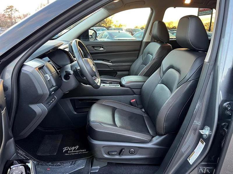 Used 2023 Nissan Pathfinder SL w/ Lighting Package (N92) image 11