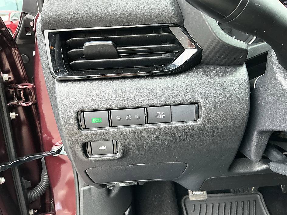 Used 2025 Nissan Sentra SV FWD image 13