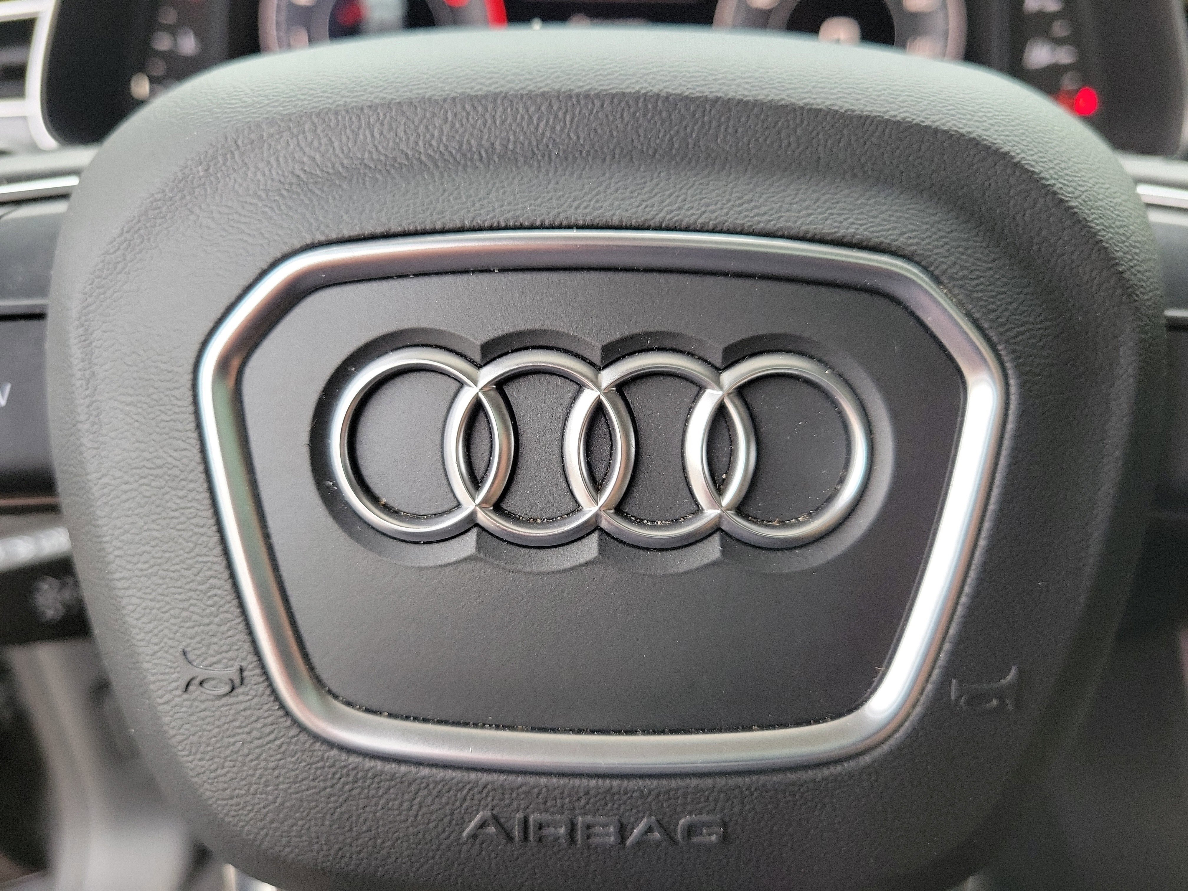 Used 2019 Audi Q8 Prestige w/ Luxury Package AWD/4WD image 21