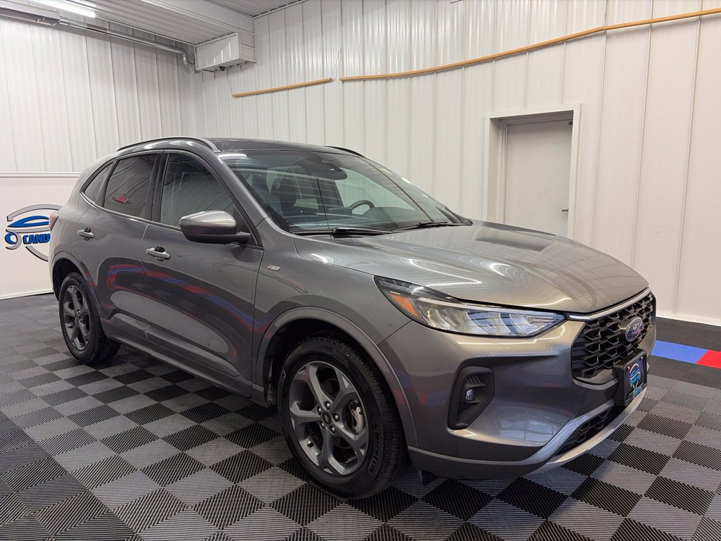 Used 2023 Ford Escape ST-Line Select AWD/4WD image 3