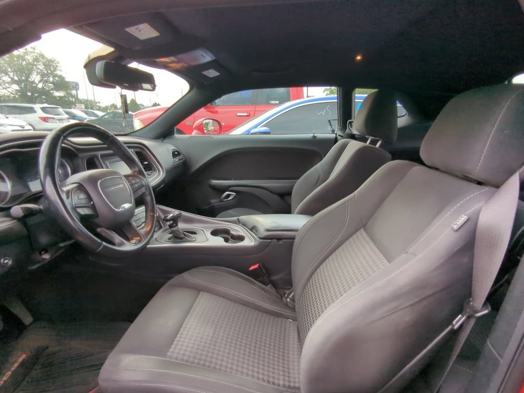 Used 2016 Dodge Challenger SXT RWD image 6