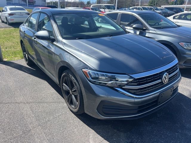 Used 2024 Volkswagen Jetta SE w/ Panoramic Sunroof Package image 5