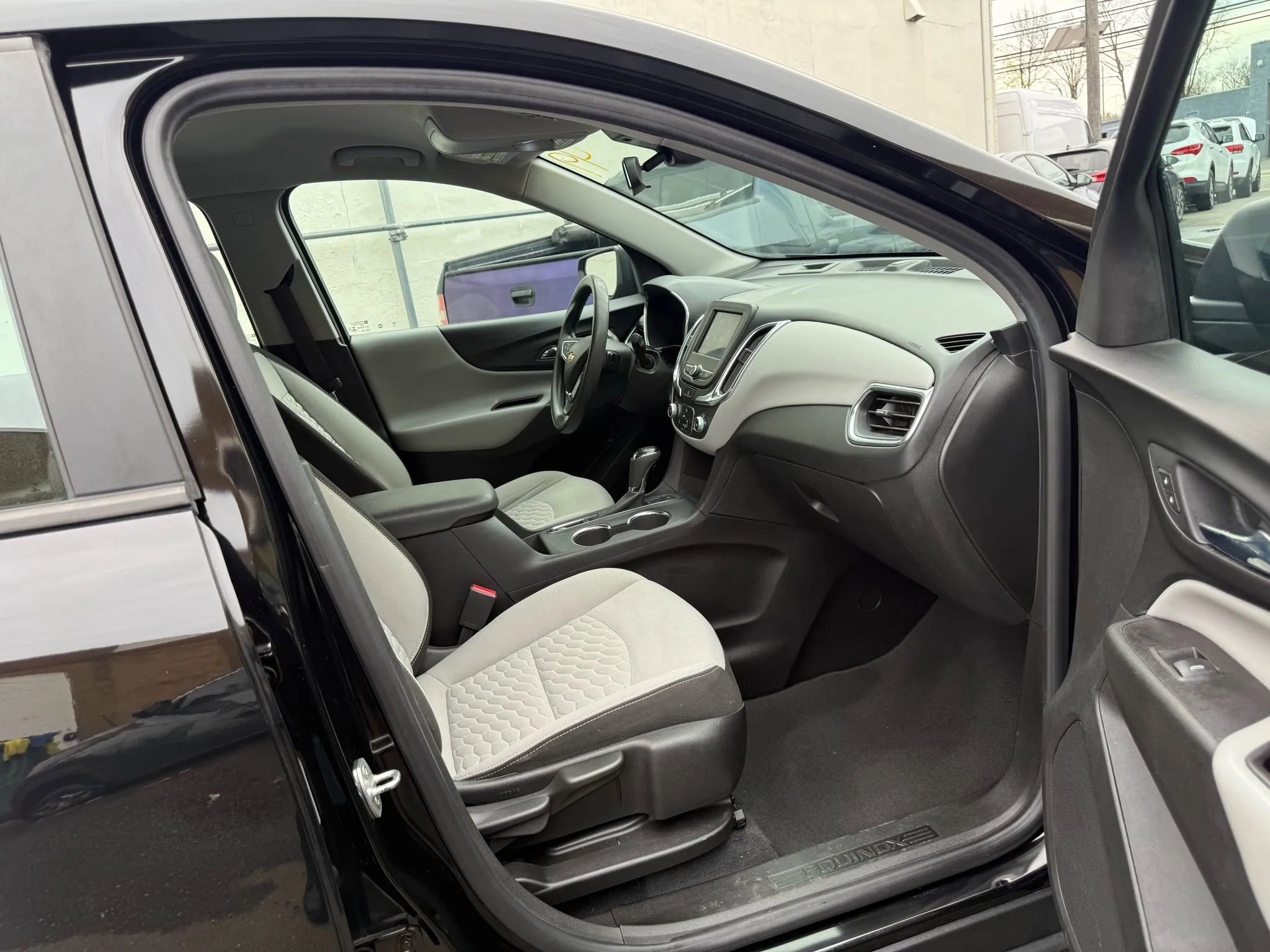 Used 2021 Chevrolet Equinox LS image 26