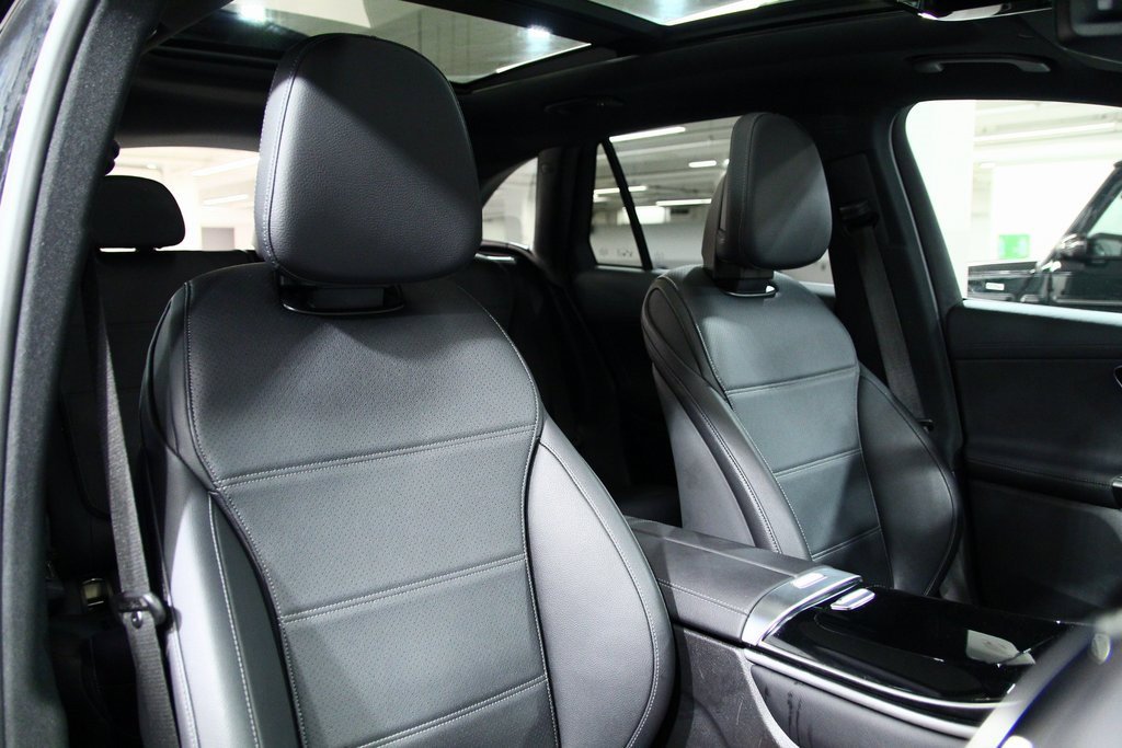 Used 2025 Mercedes-Benz GLC 300 4MATIC image 23