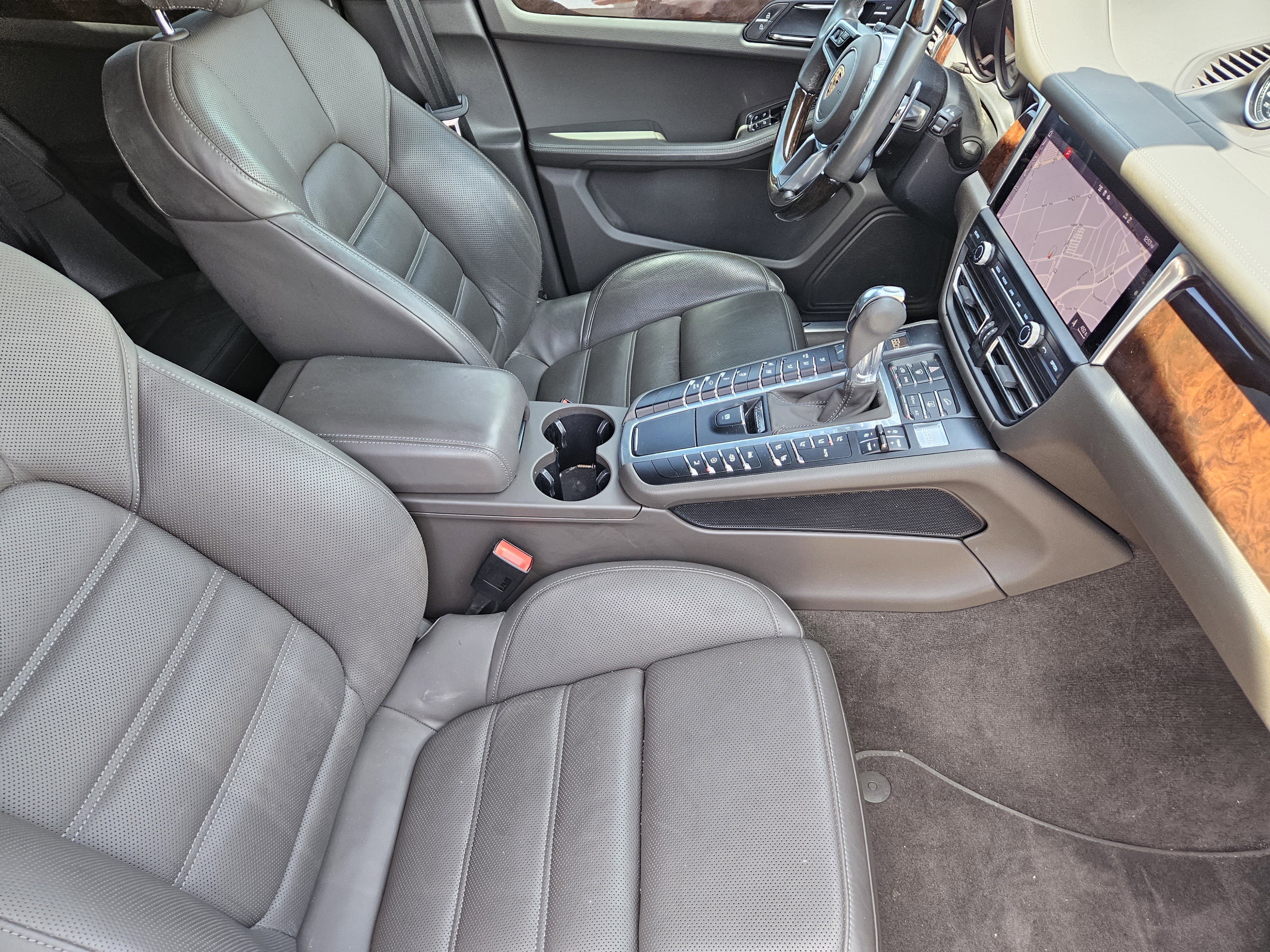 Certified 2020 Porsche Macan S AWD/4WD image 15