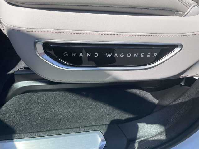New 2026 Jeep Grand Wagoneer L Summit w/ Premium Group III AWD/4WD image 19
