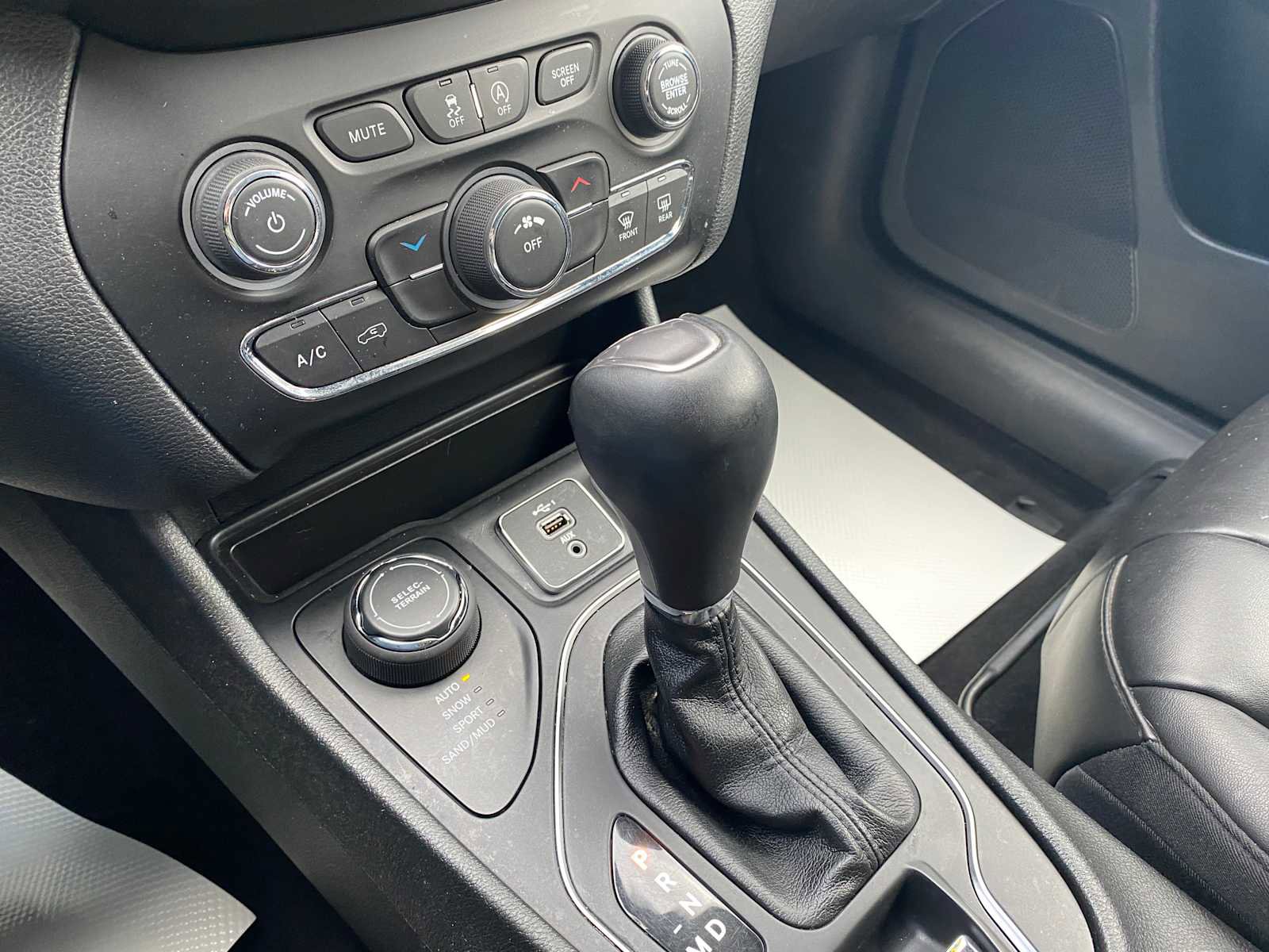 Used 2020 Jeep Cherokee Latitude Plus w/ Cold Weather Group image 31