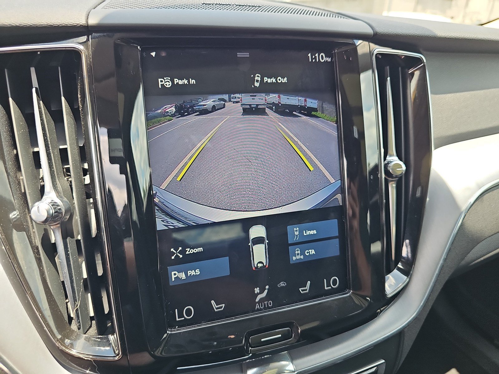 Used 2019 Volvo XC60 T6 Momentum w/ Multimedia Package AWD/4WD image 28