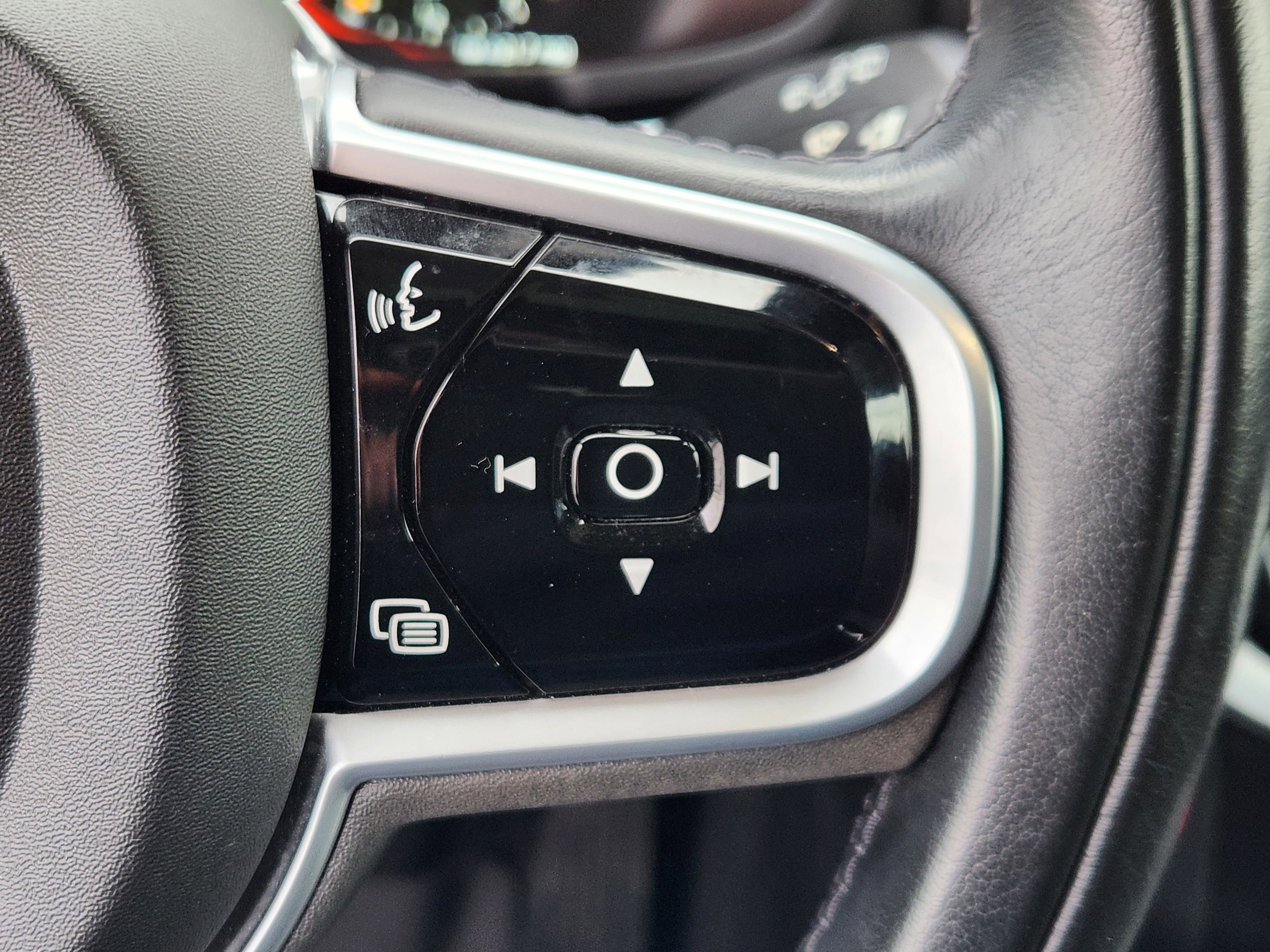 Used 2020 Volvo V60 T5 Cross Country w/ Protection Package Premier image 24