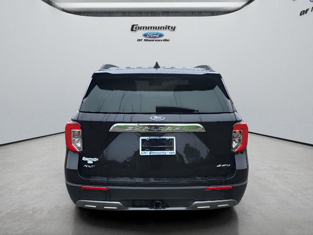 Used 2023 Ford Explorer XLT w/ Equipment Group 202A AWD/4WD image 11