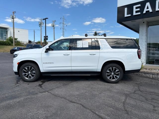 Used 2022 Chevrolet Suburban LT w/ LT Signature Plus Package AWD/4WD image 2