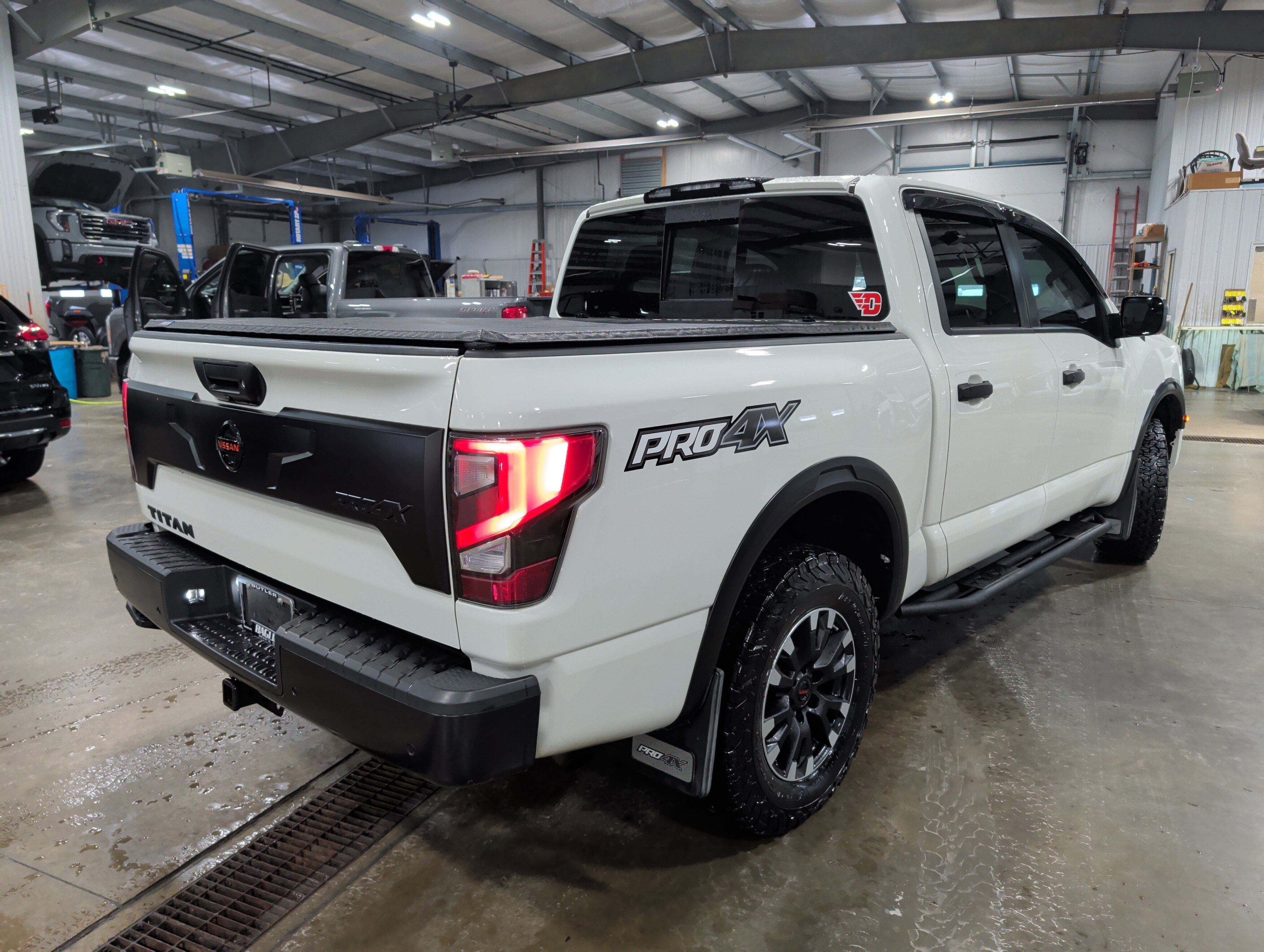 Used 2020 Nissan Titan PRO-4X w/ Pro-4x Convenience Package image 3