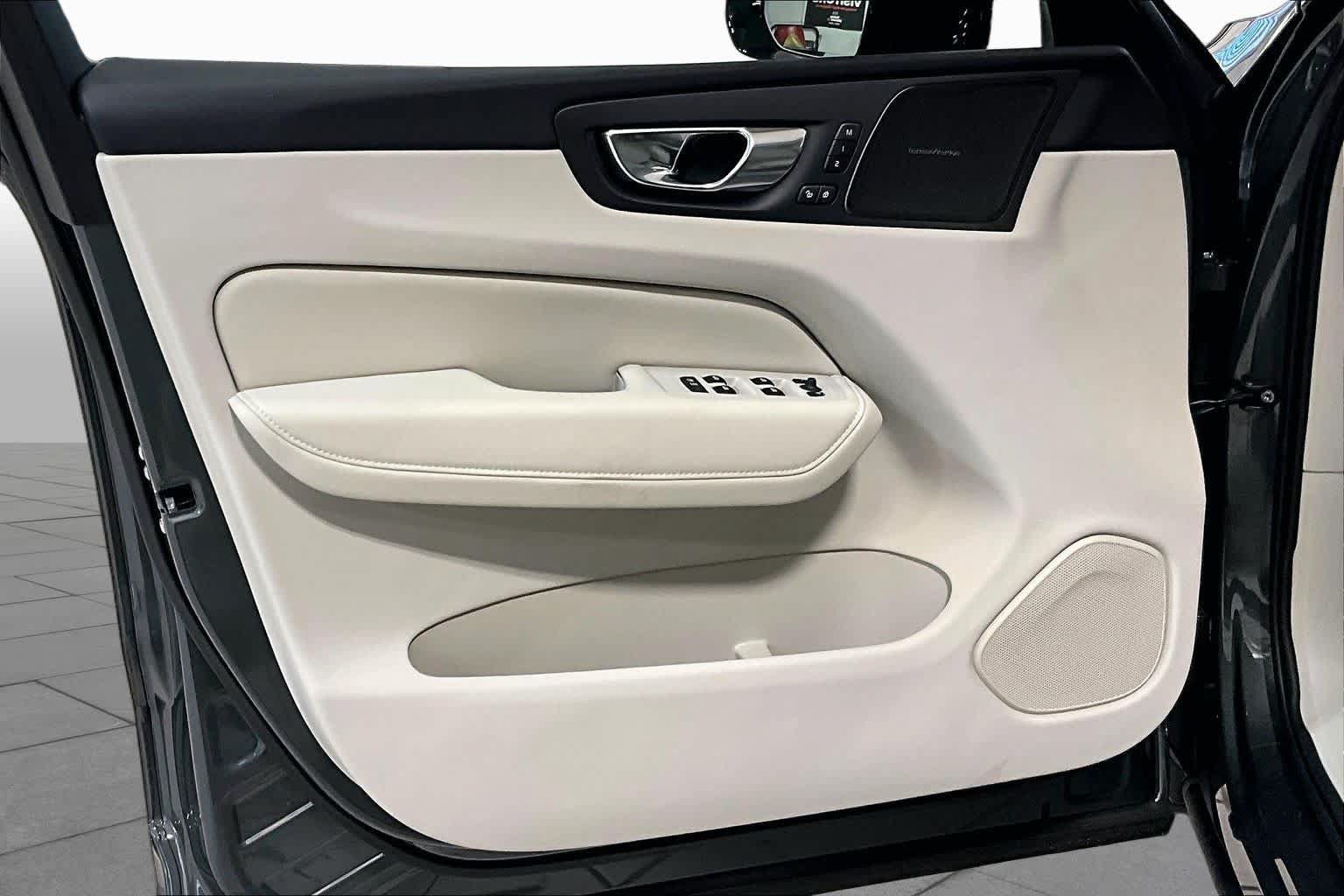 New 2027 Volvo XC60 B5 Ultra AWD/4WD image 11