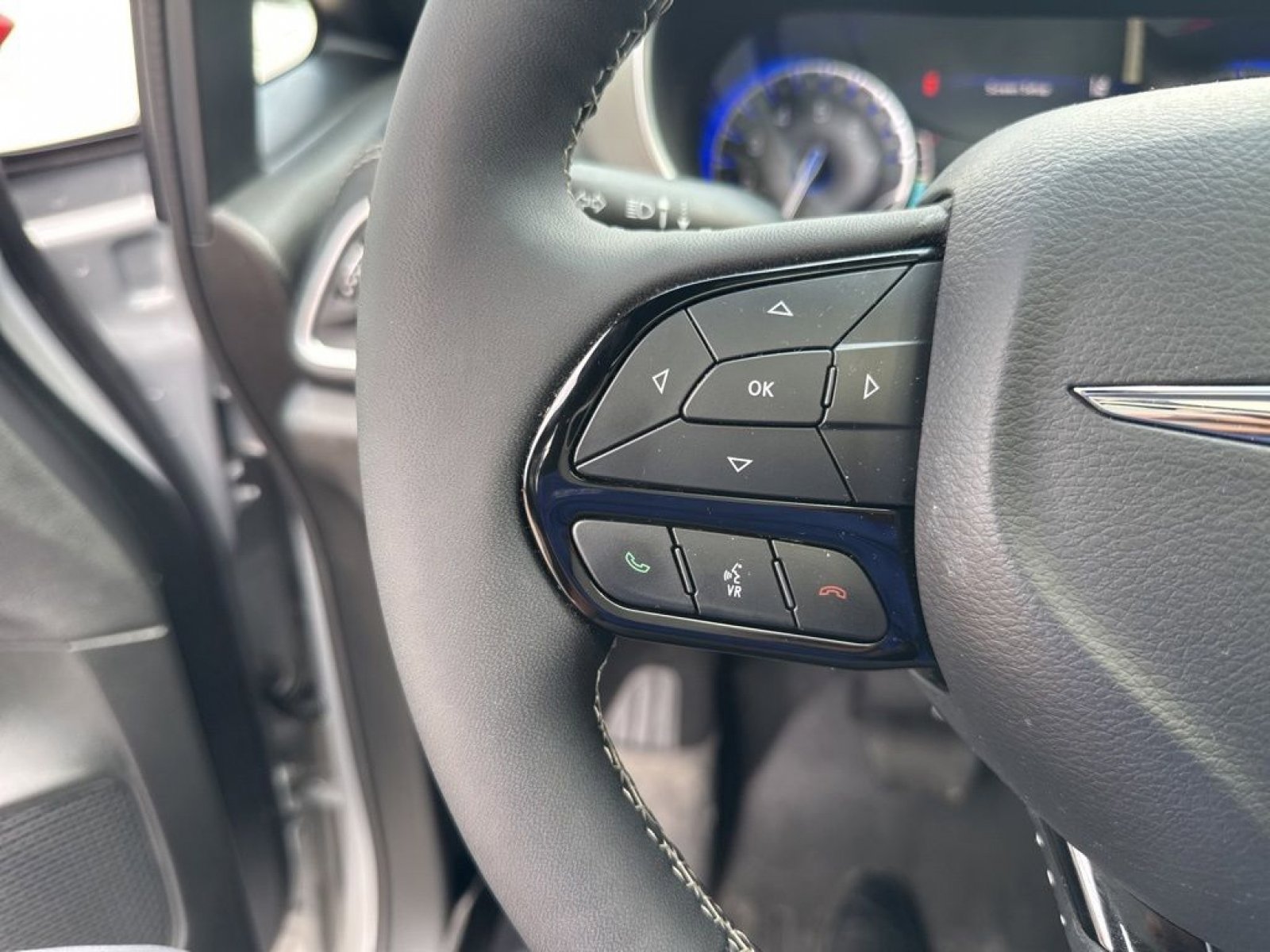 Used 2024 Chrysler Pacifica Limited w/ S Appearance Package image 19