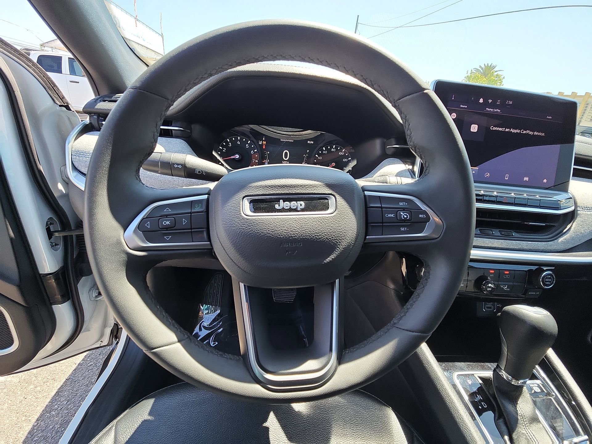 Used 2024 Jeep Compass Latitude AWD/4WD image 11
