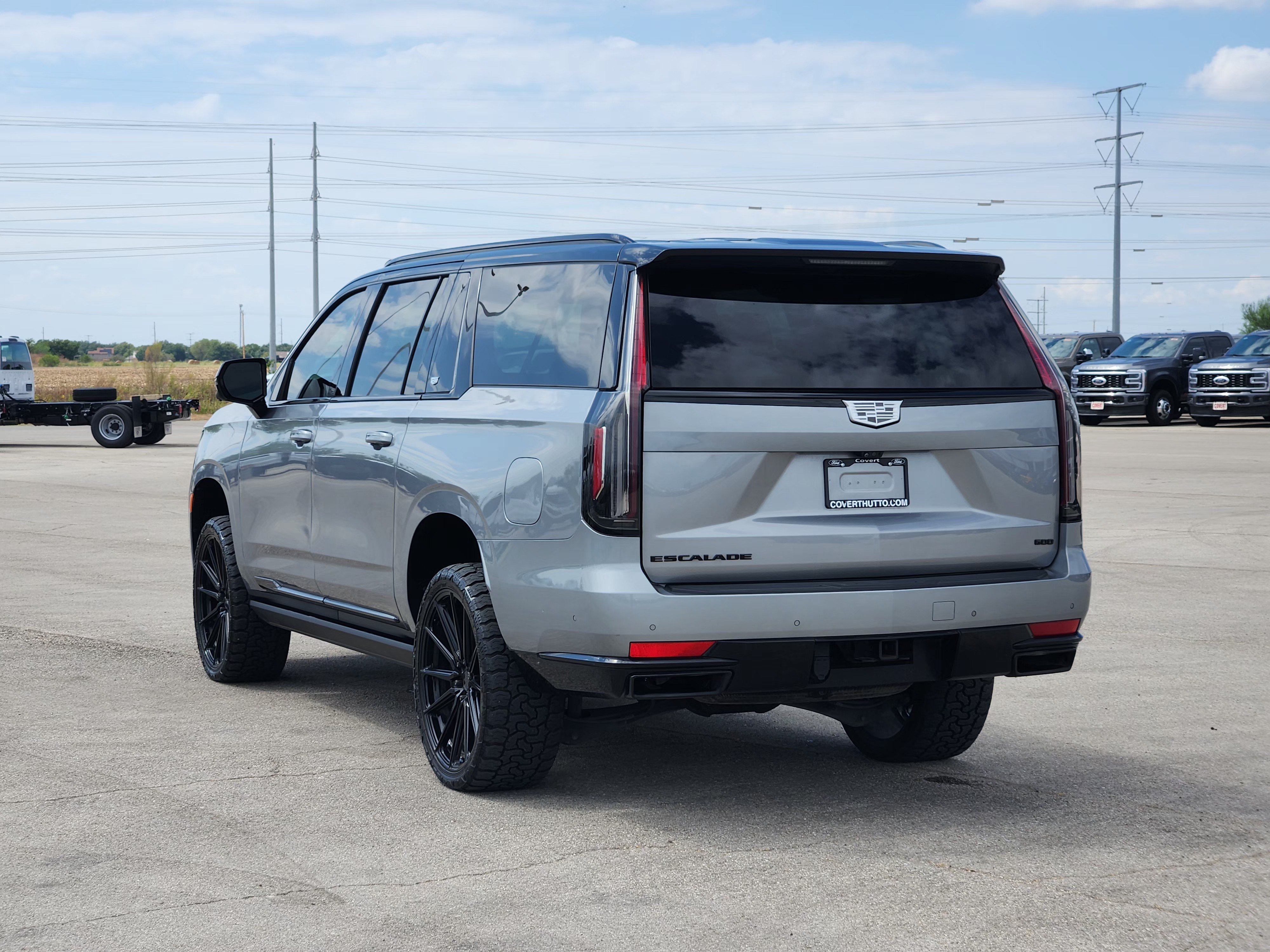 Used 2023 Cadillac Escalade ESV Sport w/ Touring Package AWD/4WD image 5