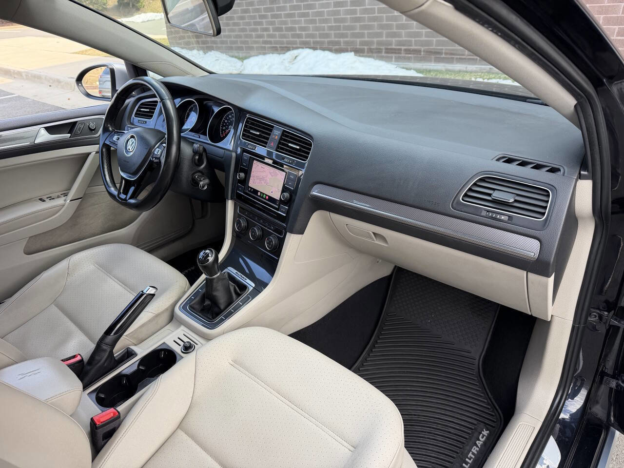 Used 2019 Volkswagen Golf Alltrack S image 28