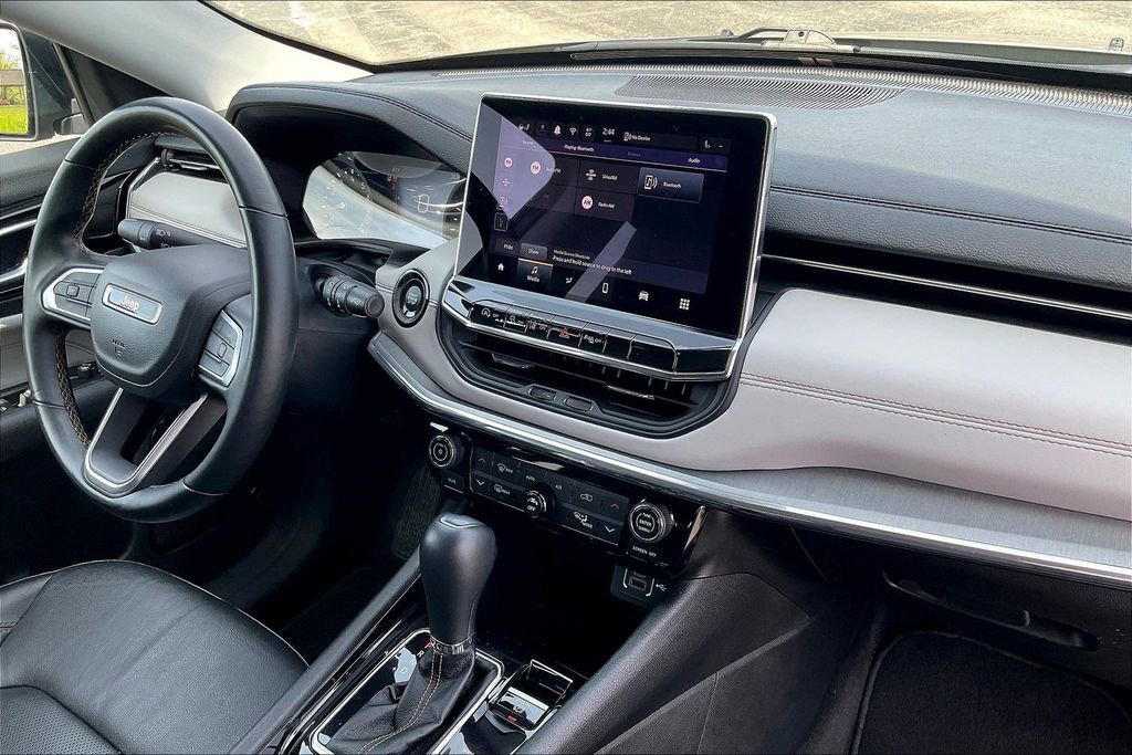 Used 2022 Jeep Compass Limited image 28