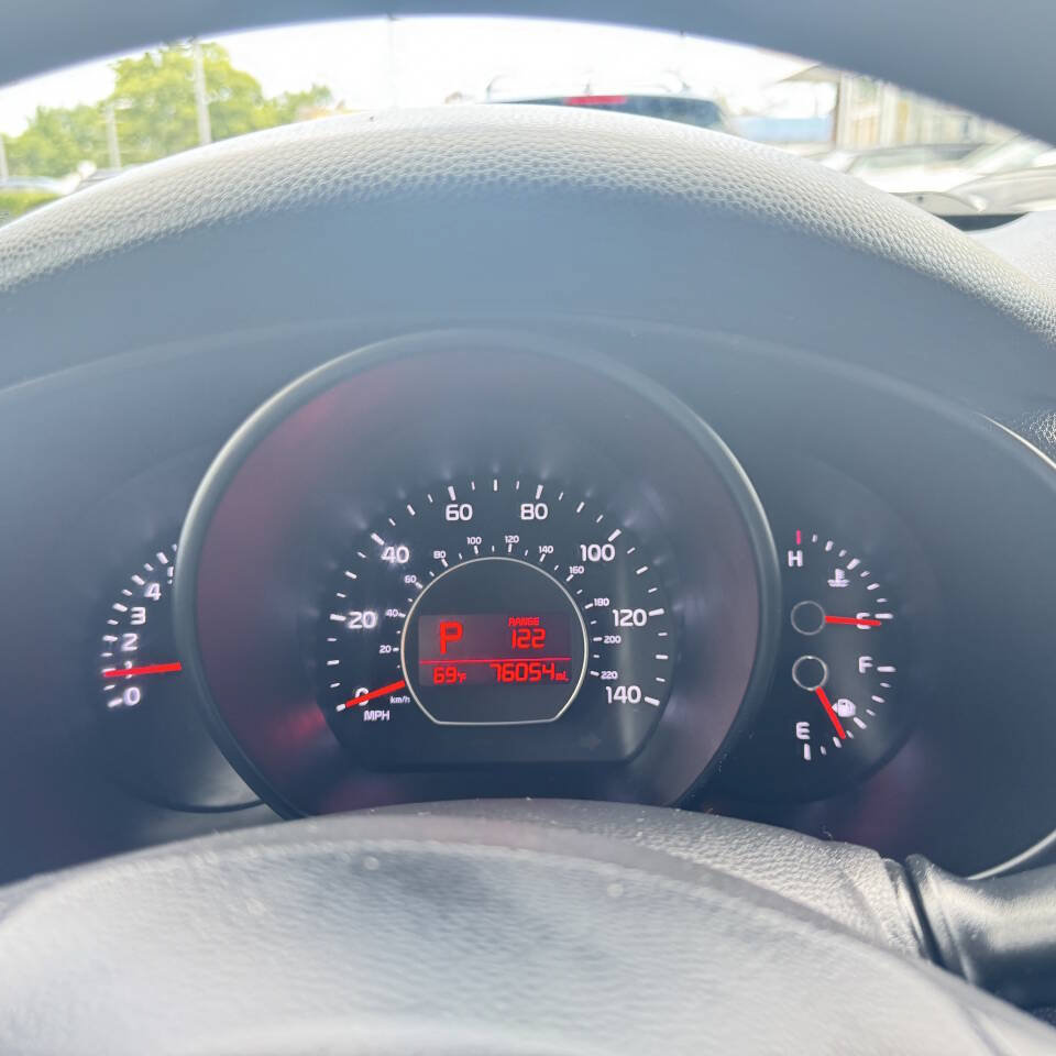 Used 2014 Kia Soul FWD image 16