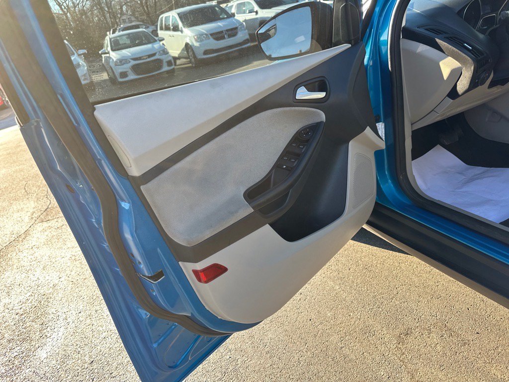 Used 2013 Ford Focus SE FWD image 14