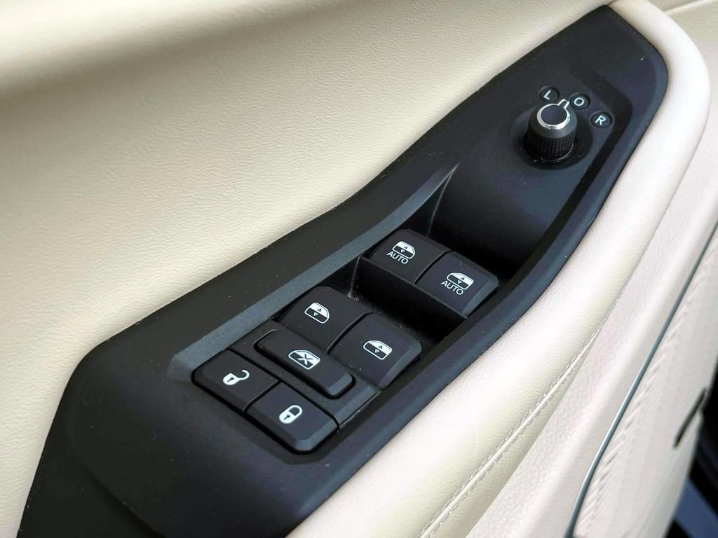 Used 2023 Jeep Grand Cherokee 4WD 4xe w/ Luxury Tech Group II image 17