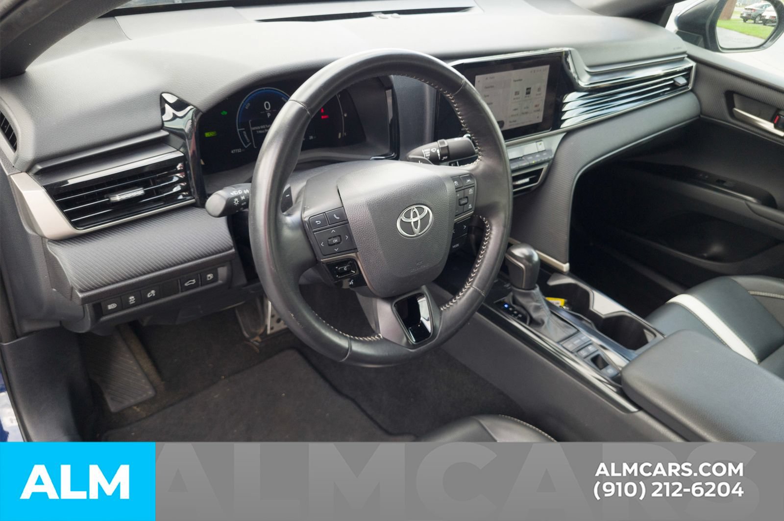Used 2025 Toyota Camry SE FWD image 14