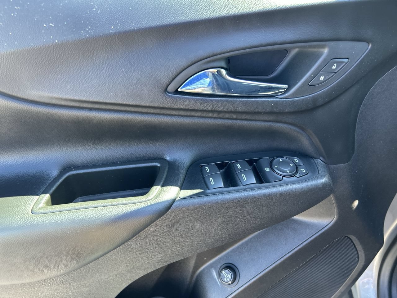 Used 2018 Chevrolet Equinox LT AWD/4WD image 21