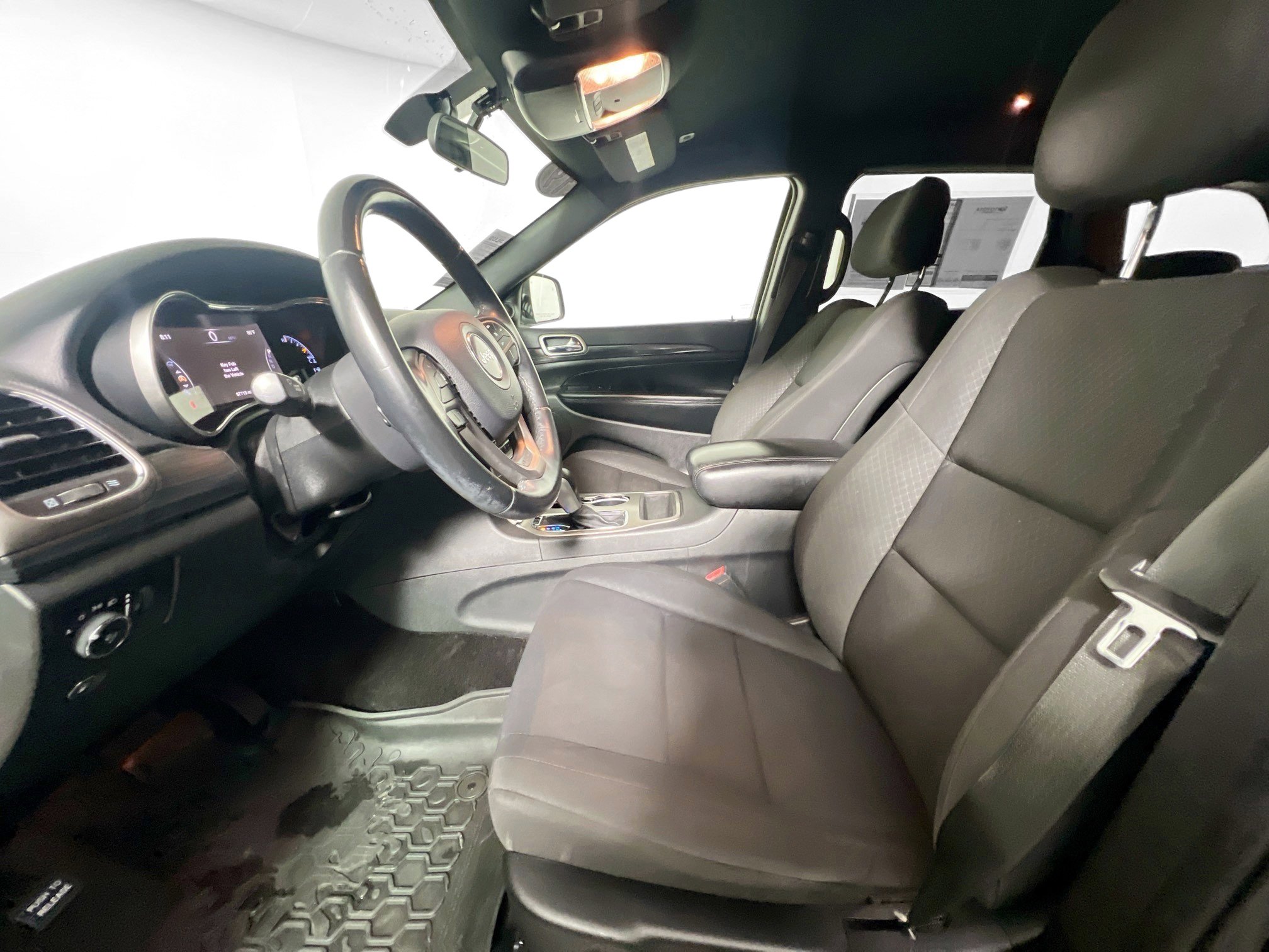 Used 2019 Jeep Grand Cherokee Laredo AWD/4WD image 14