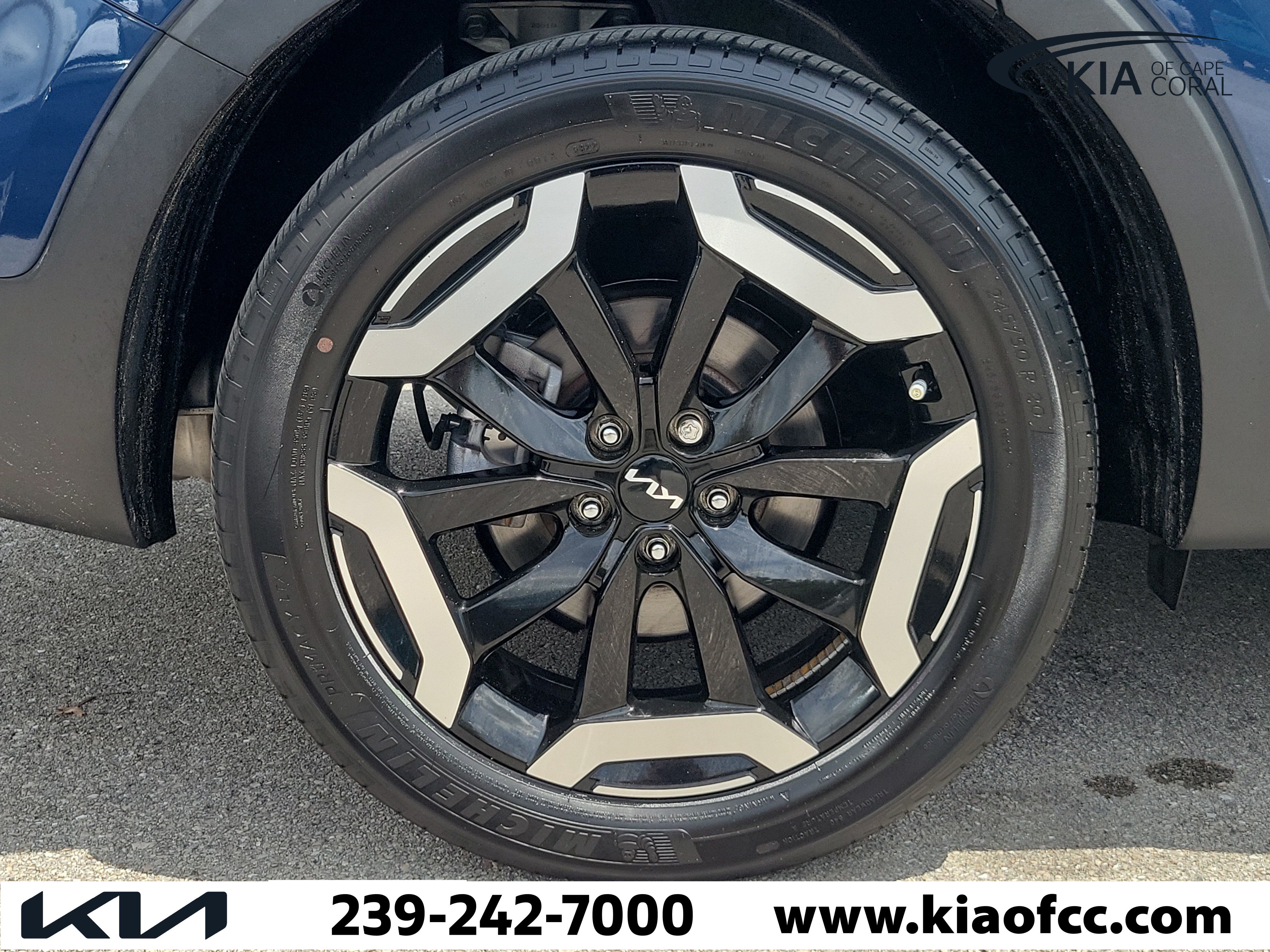 Certified 2023 Kia Telluride EX w/ EX Captain's Chair Package AWD/4WD image 8