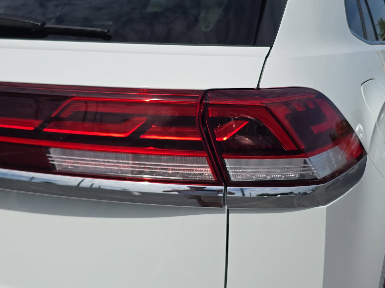 Used 2024 Volkswagen Atlas Cross Sport SE w/ Panoramic Sunroof Package FWD image 8