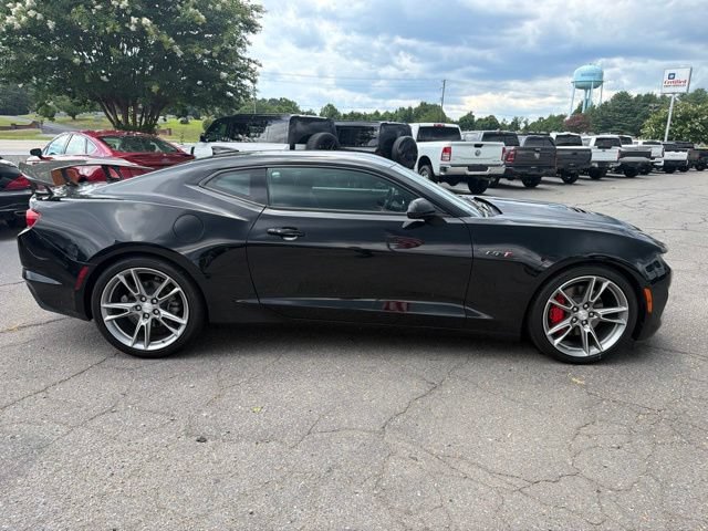 Used 2022 Chevrolet Camaro LT w/ Technology Package RWD image 9