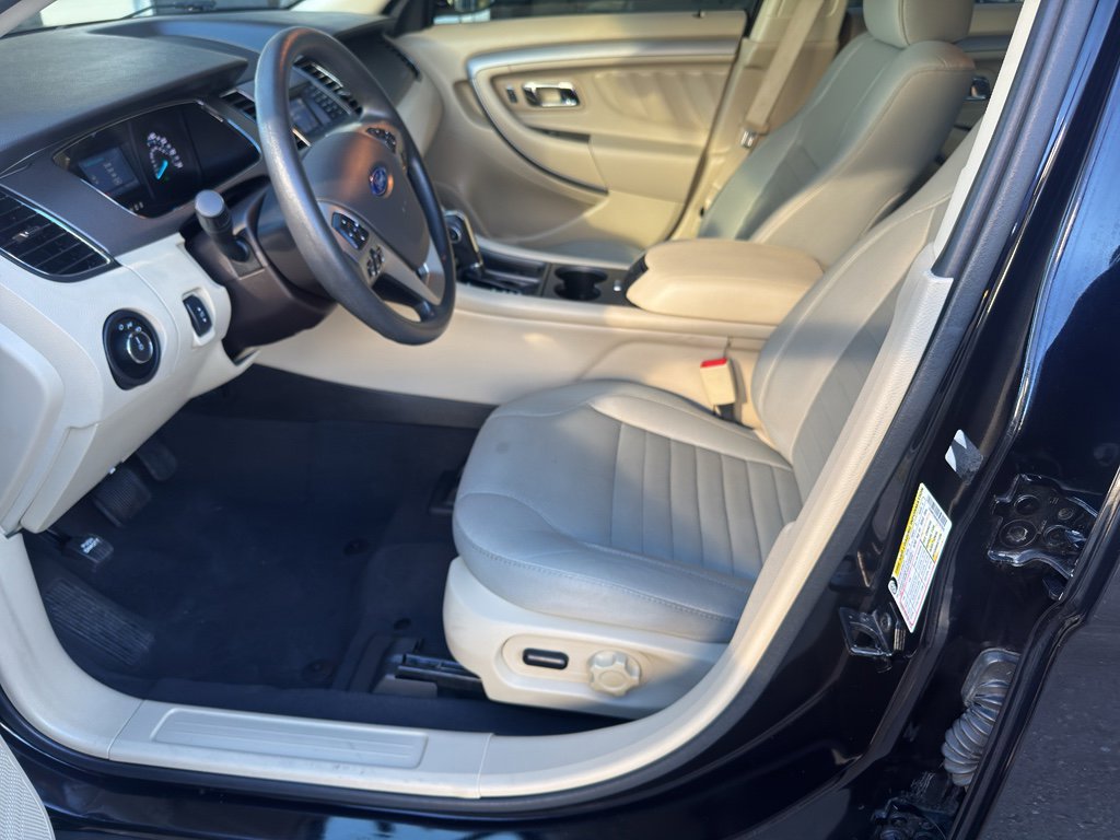 Used 2019 Ford Taurus SE image 5