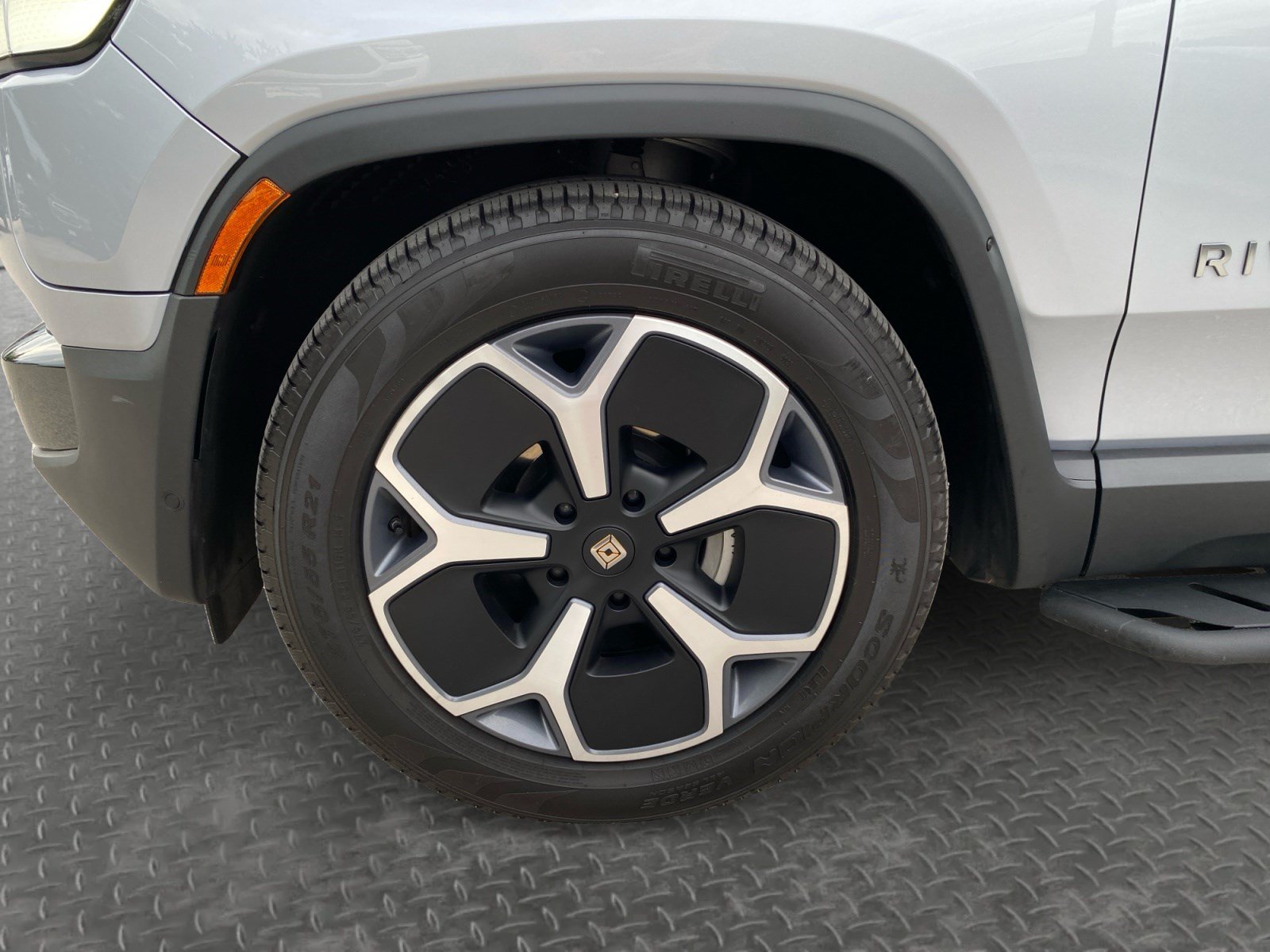 Used 2024 Rivian R1T Adventure Dual AWD/4WD image 32