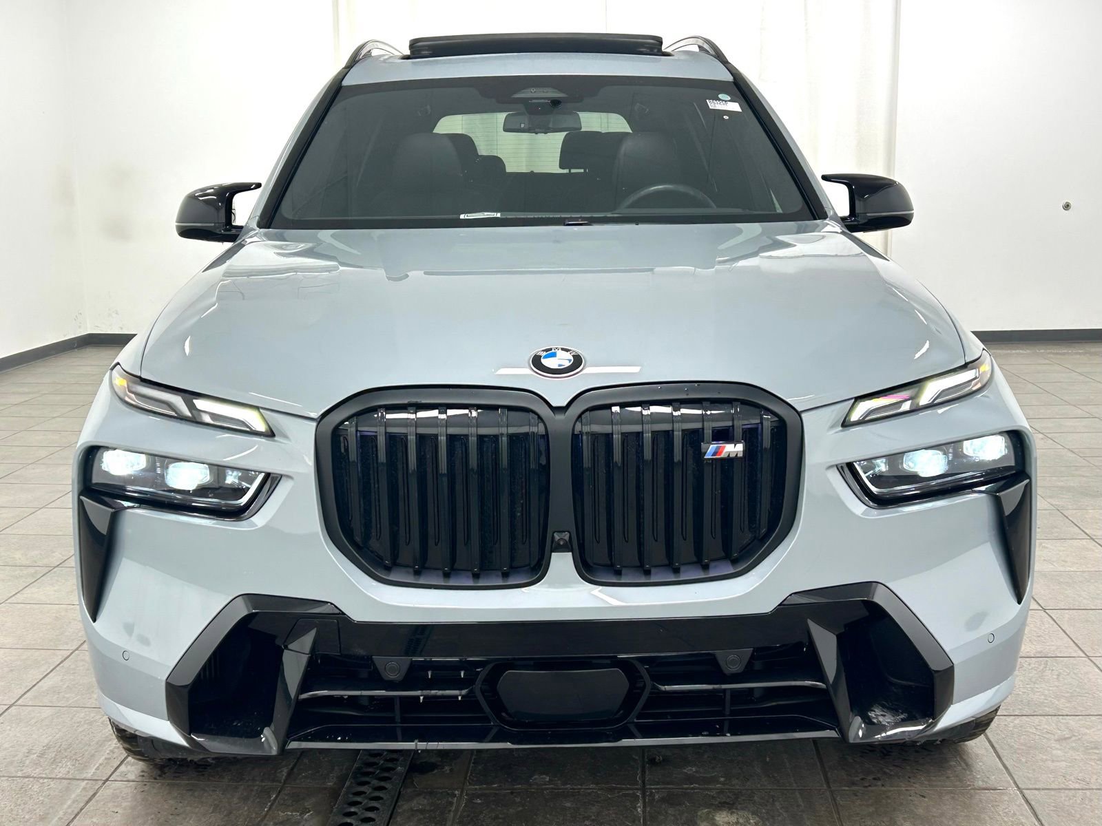 Used 2025 BMW X7 M60i w/ Executive Package image 7