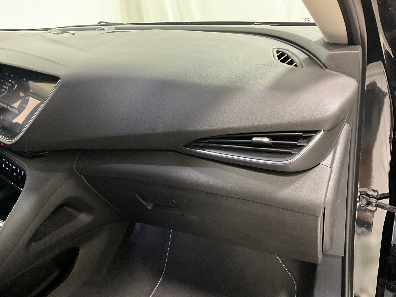 Used 2023 Buick Envision Essence AWD/4WD image 17