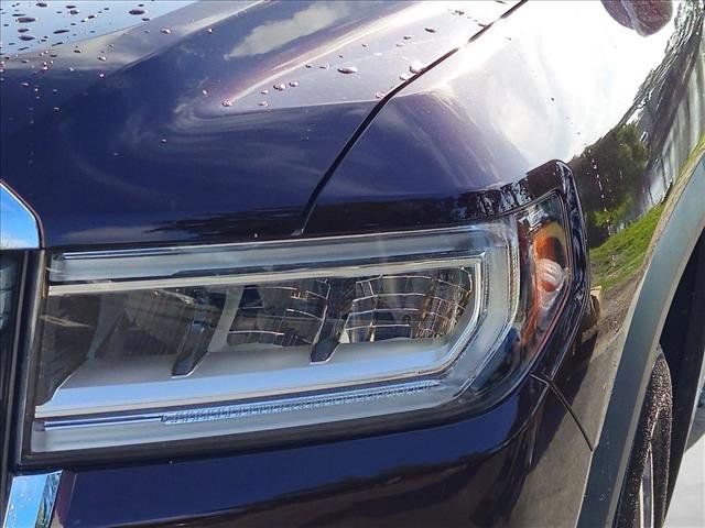 Used 2020 GMC Acadia SLT w/ Driver Alert Package II FWD image 3