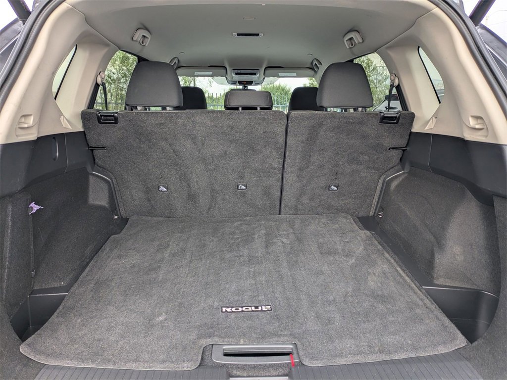 Used 2024 Nissan Rogue SV image 30