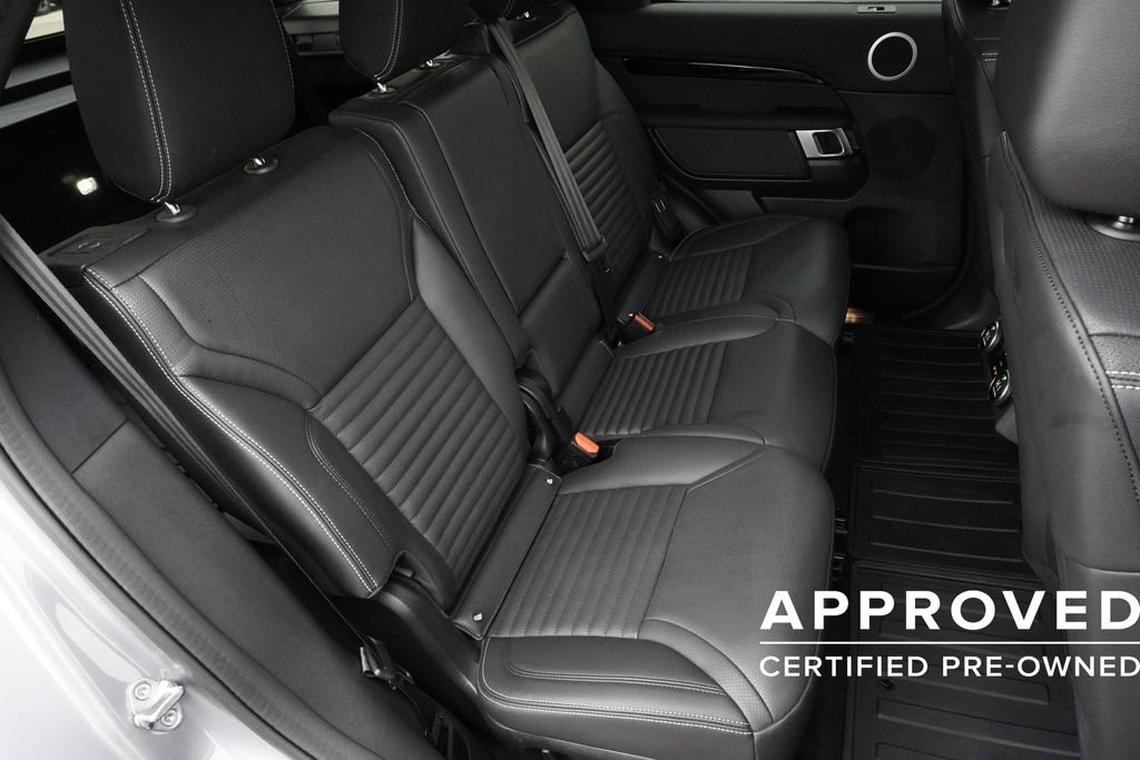 Used 2025 Land Rover Discovery S image 27