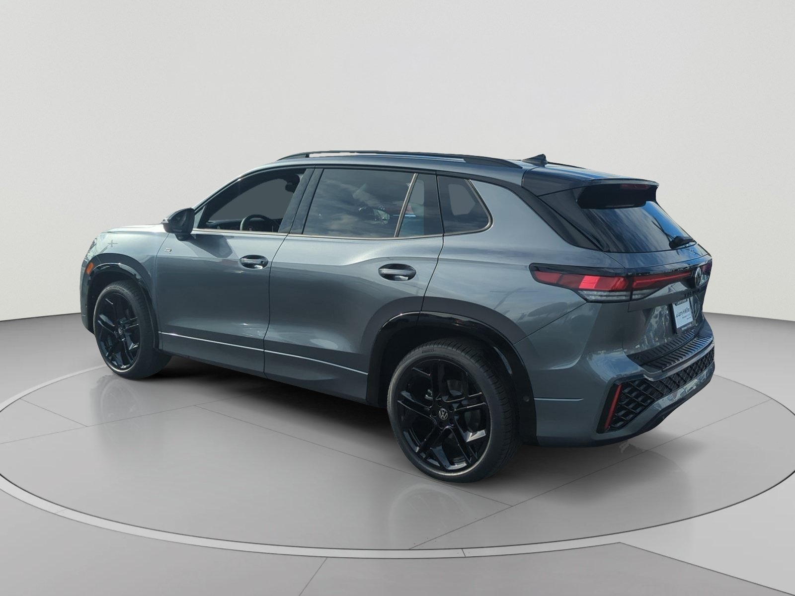 New 2026 Volkswagen Tiguan SE R-Line FWD image 3