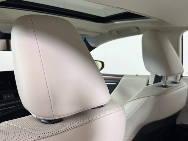 Used 2025 Lexus ES 300h w/ Premium Package image 24