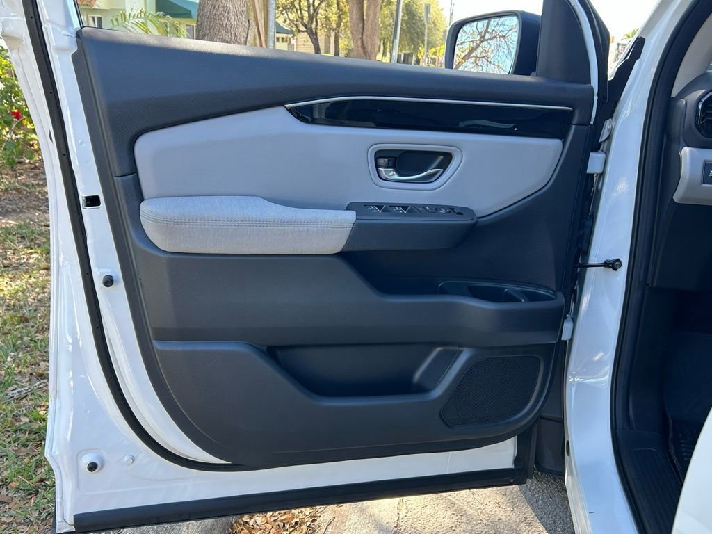 Used 2023 Honda Pilot LX image 23