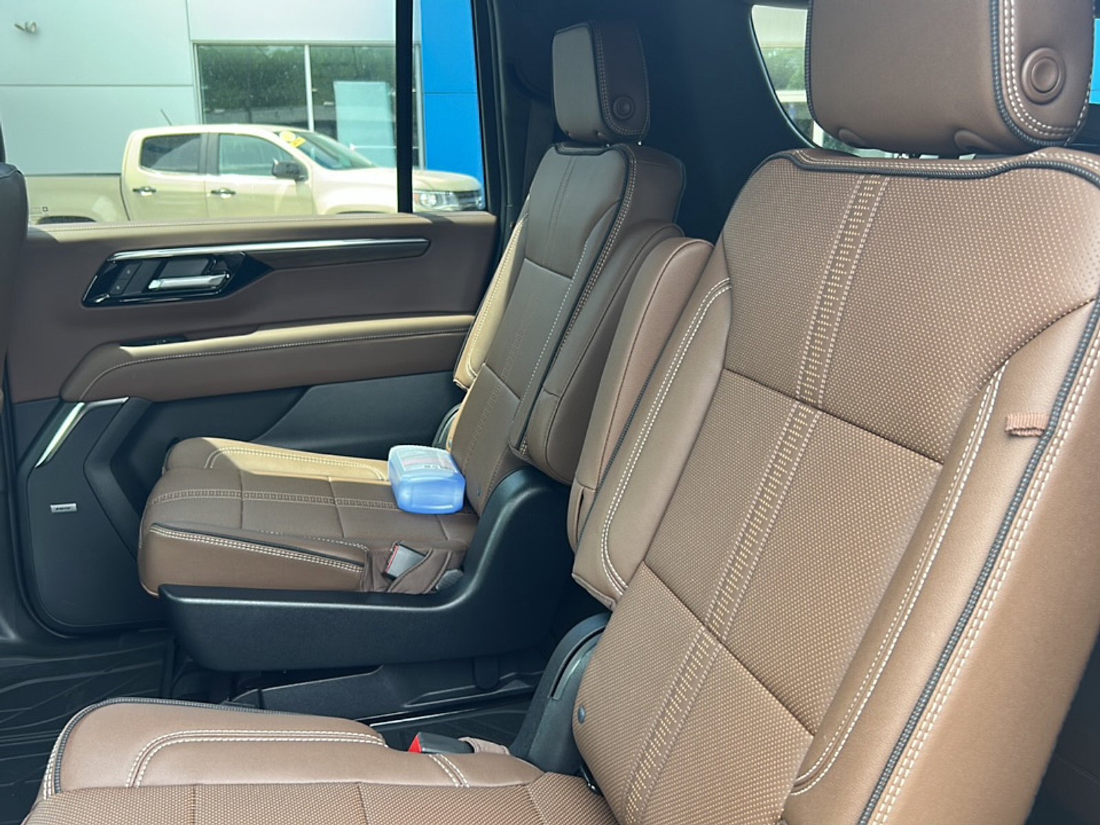 New 2026 Chevrolet Suburban High Country AWD/4WD image 14