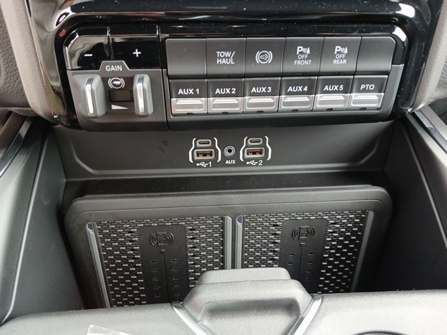 New 2026 RAM 4500 4x4 Crew Cab DRW w/ Laramie Trim Package image 54