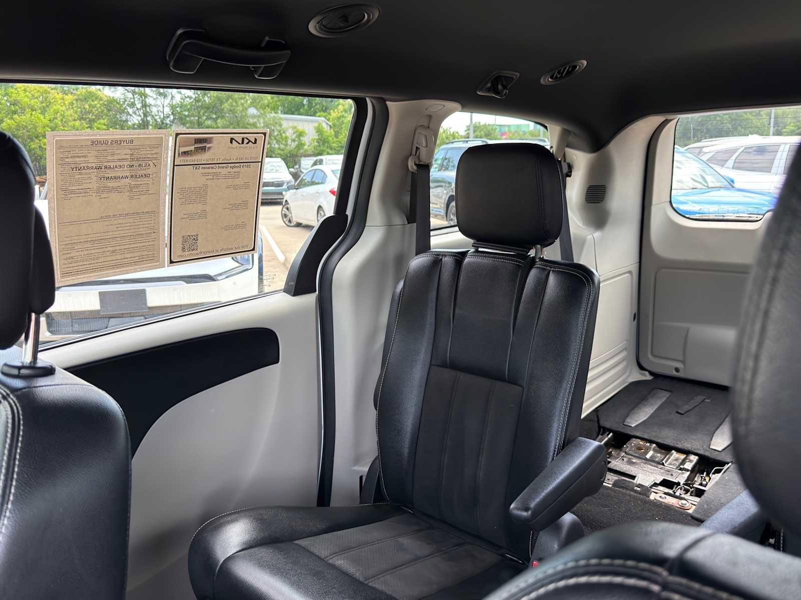Used 2019 Dodge Grand Caravan SXT FWD image 14