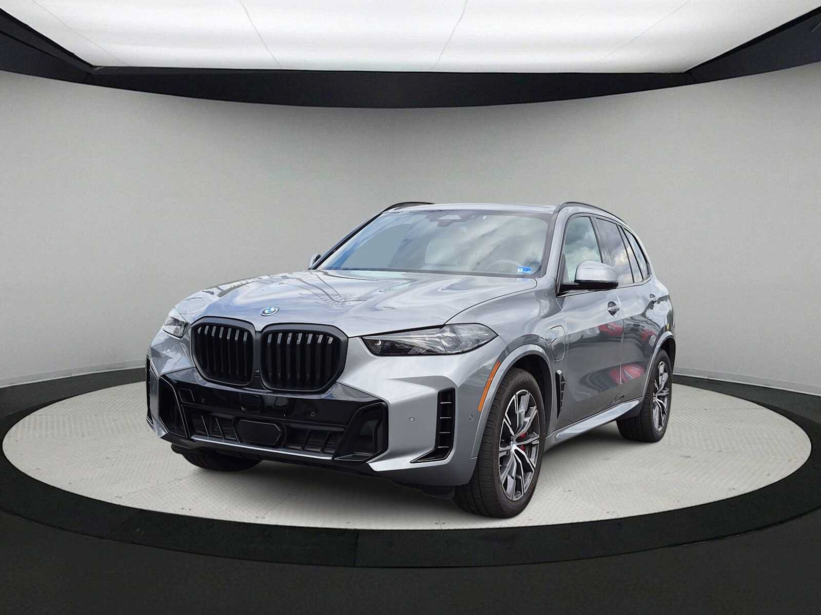 Used 2025 BMW X5 xDrive50e w/ Executive Package AWD/4WD image 4